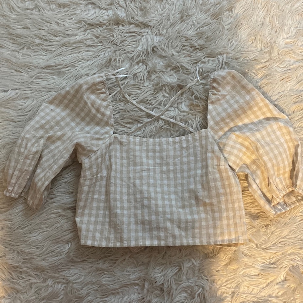 cream and white tie-back crop top from H&M